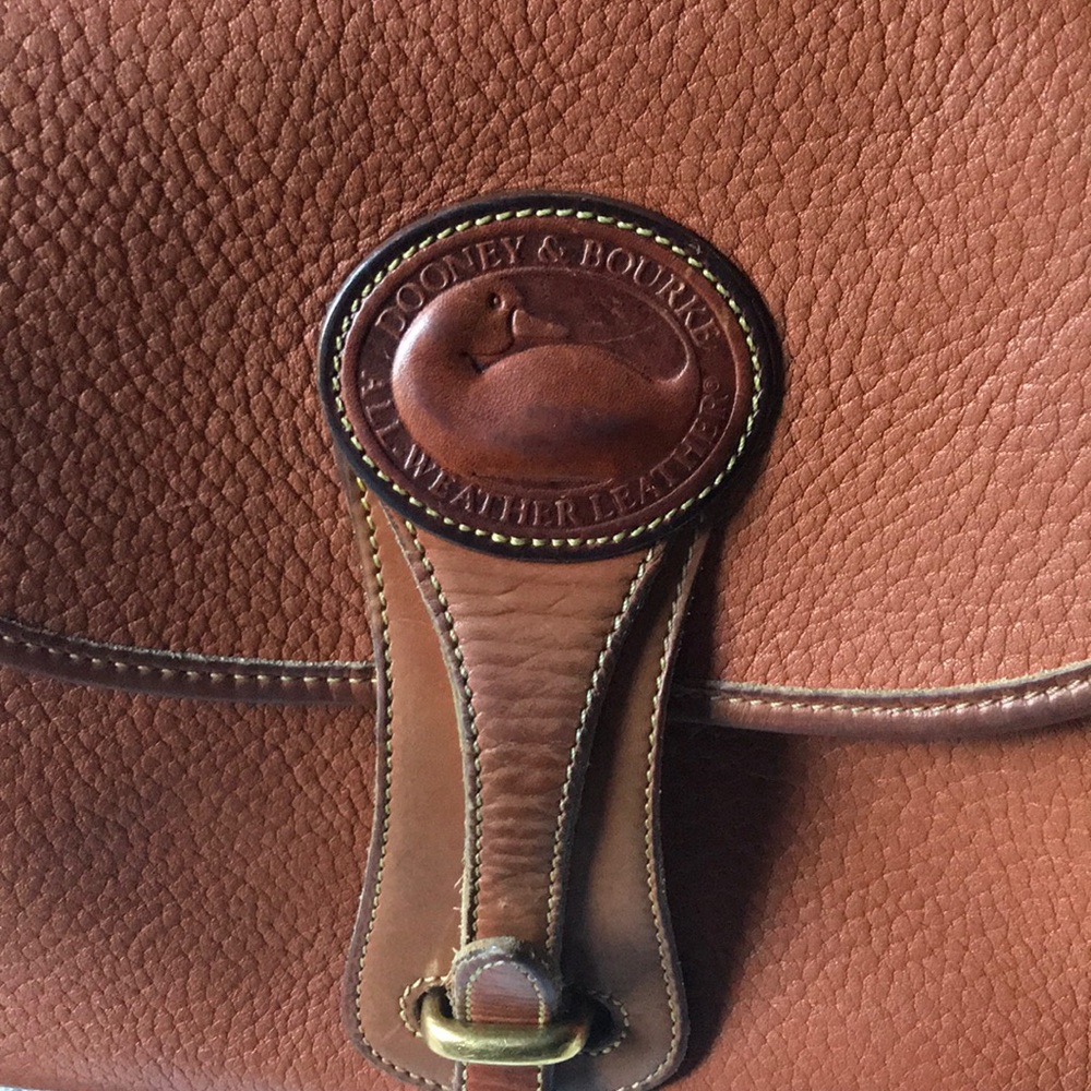 Vintage Dooney & Bourke Medium Essex Tan R25